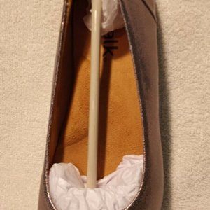 Platinum Silver Sonoma Softwalk flat Size 9